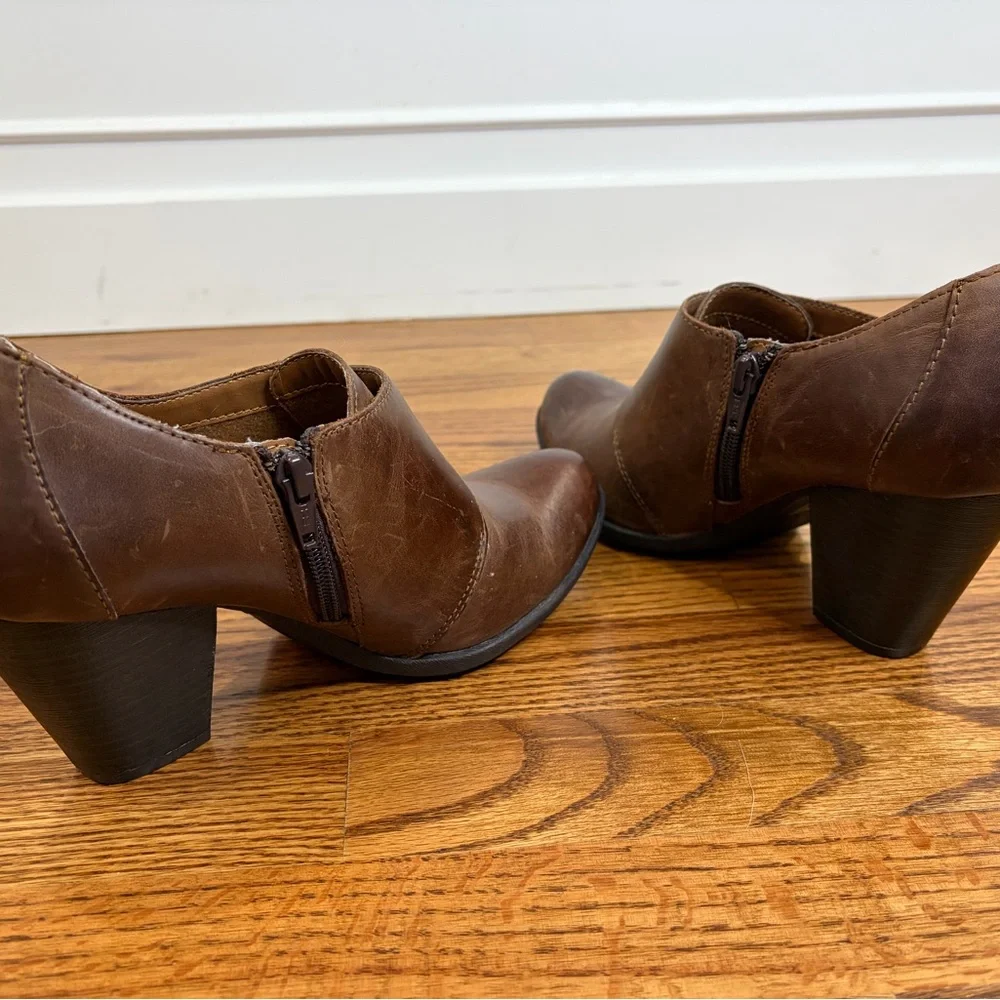 boc Women's Brown Ankle Buckle Booties - Picture 8 of 8